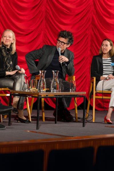 Manuel Rubey mit Nadja und Lisa