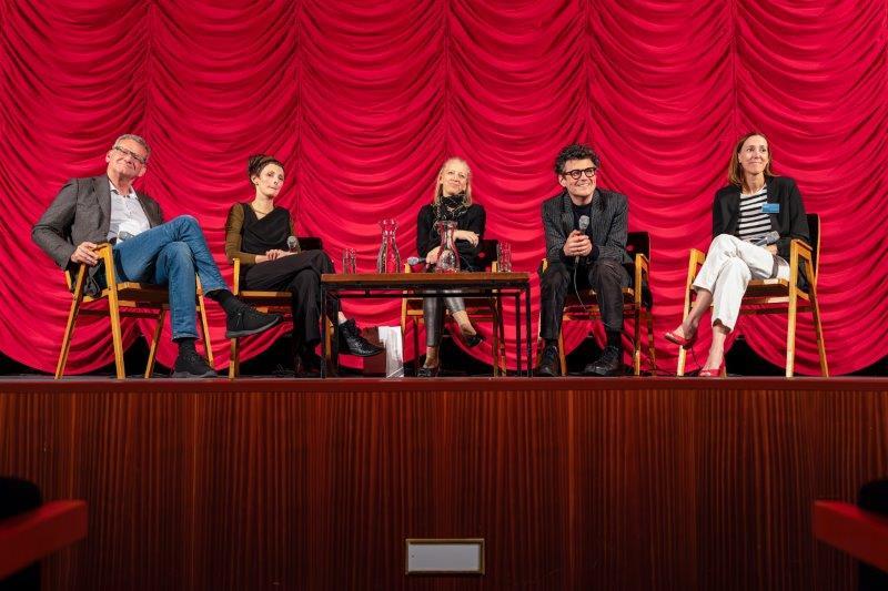 Podium von vorne mittig